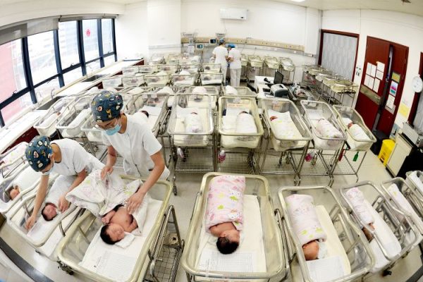 China to make all hospitals offer epidurals to incentivize childbirth